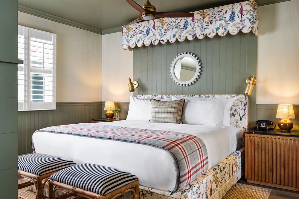 Northeast Carmel House | Free Bfast, Pets Allowed, 3 Suites Double Fireplace at Le Petit Pali at 8th Ave!