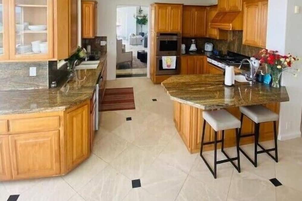 San Marcos House | Hira Moti Luxury Villa San Marcos 3B 3 Bath 2nd floor