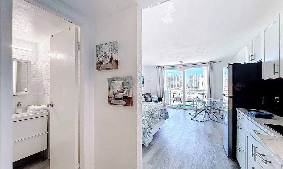 Sunny Isles Beach Apartment | Instaworthy-Prestigious Sunny Isles Beach. Direct beach access from building