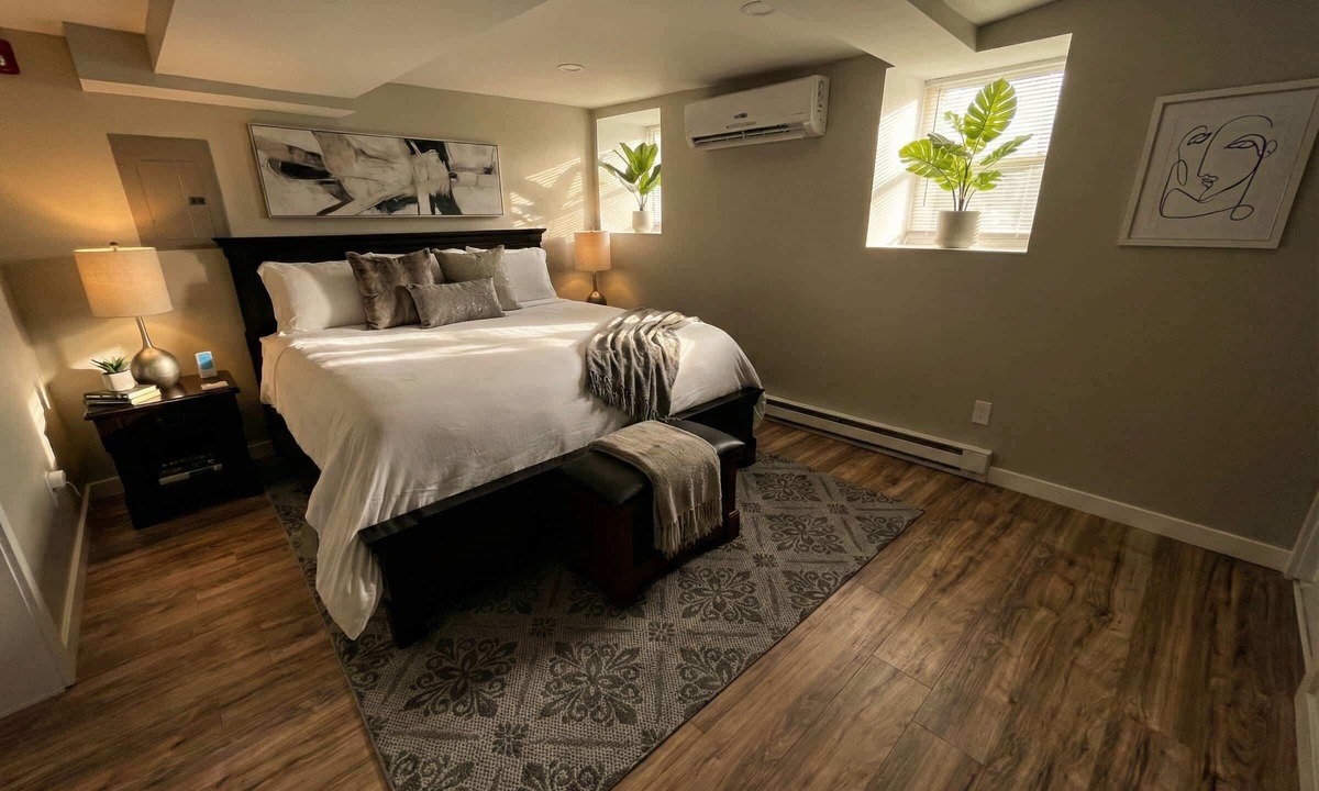 Wilmington Apartment | Stylish Cool Springs Apt, King Bed