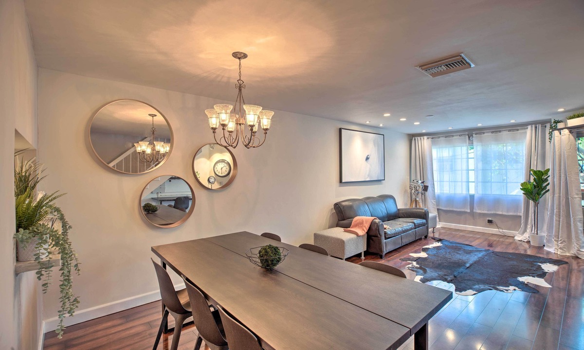 Burbank Condo | 2 Mi to Griffith Park! Burbank Extended-Stay Condo