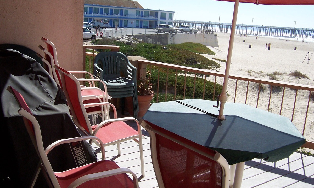 Downtown Condo | 138 Pismo Shores: 2 BR, 2.5 BA Condominium in Pismo Beach, Sleeps 6
