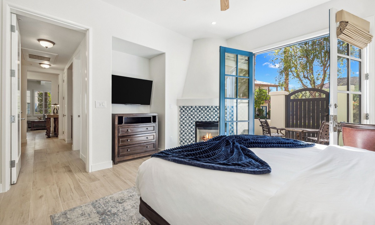 La Quinta Condo | Newly Remodeled! Single Story Townhome, Spanish Fountain View, Pet Friendly! - Lower (H90-2)