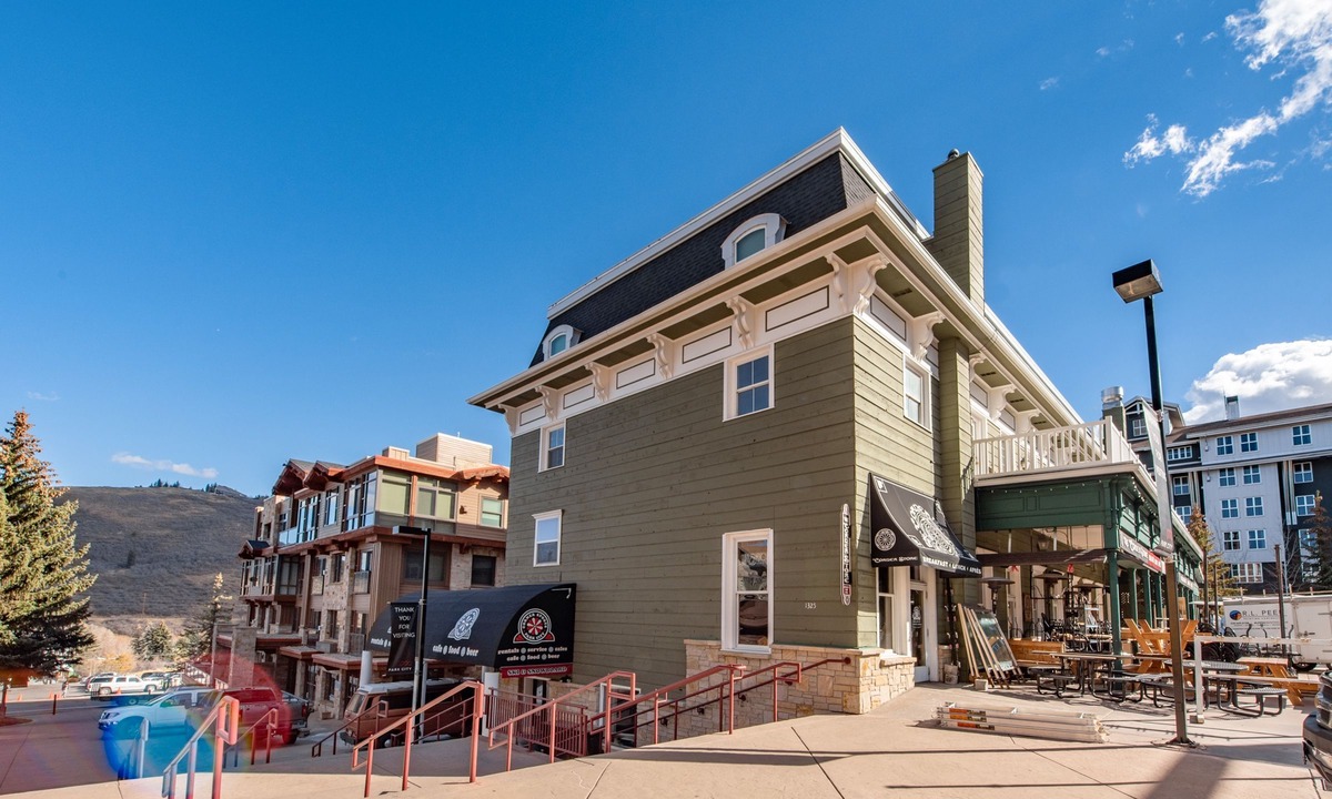 North Park City Condo | Ski-In Ski-Out 1BR at PCMR Base, Pool, Hot Tub, Sleeps 4