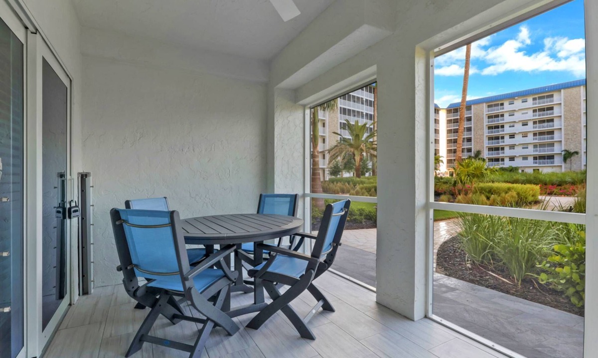 Bonita Springs Condo | GORGEOUS Bonita Beach, New Remodeled Condo, Ground Floor, 1 Min Walk to Beach, Free WiFi & Parking!