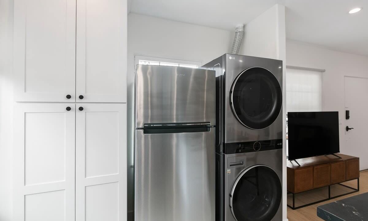 Hillcrest Apartment | Modern Spanish Living in Prime Location Area