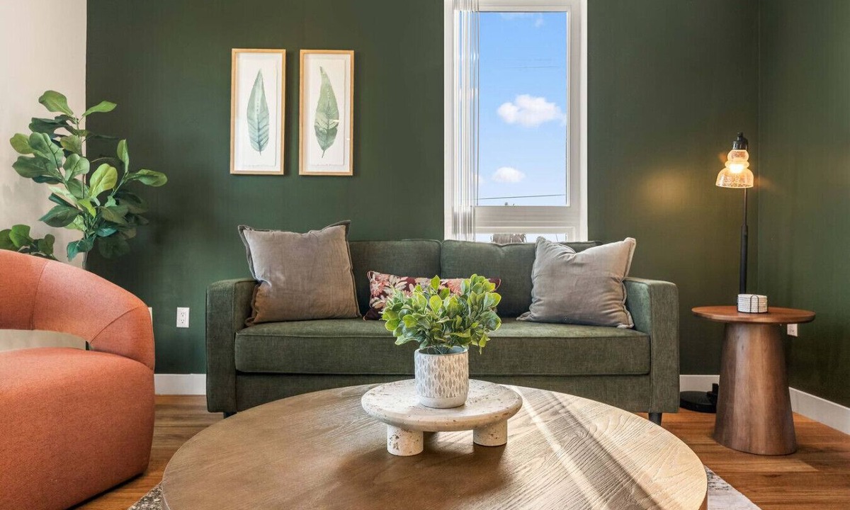Wilshire Center Apartment | Light-Filled Home in K-Town | Parking, Gym & Views