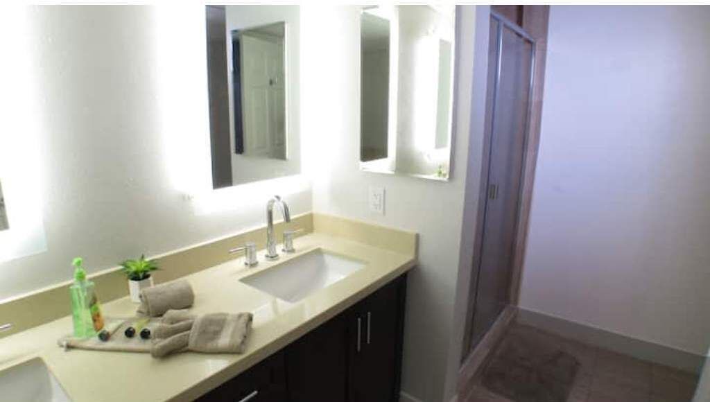 Westwood Apartment | 2 Bed Apartment in a Full Service Building L11-A