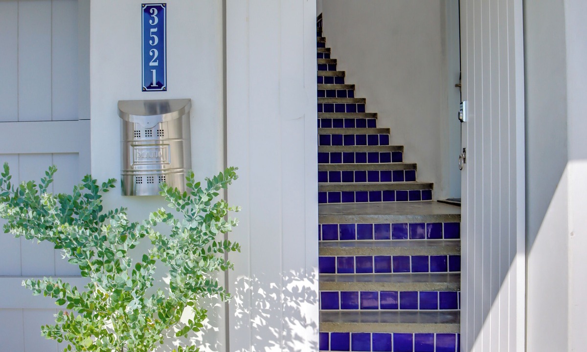 Middletown Cottage | MONTHLY Santorini-inspired Walk-out Cottage w/Private Patio, Fireplace + Jacuzzi