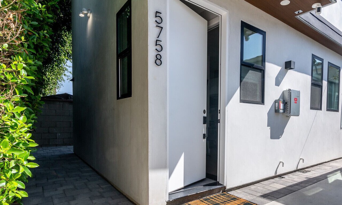 NoHo Arts District Apartment | Scandinavian-Style 1BR Apartment BUILT 2024 (p80)