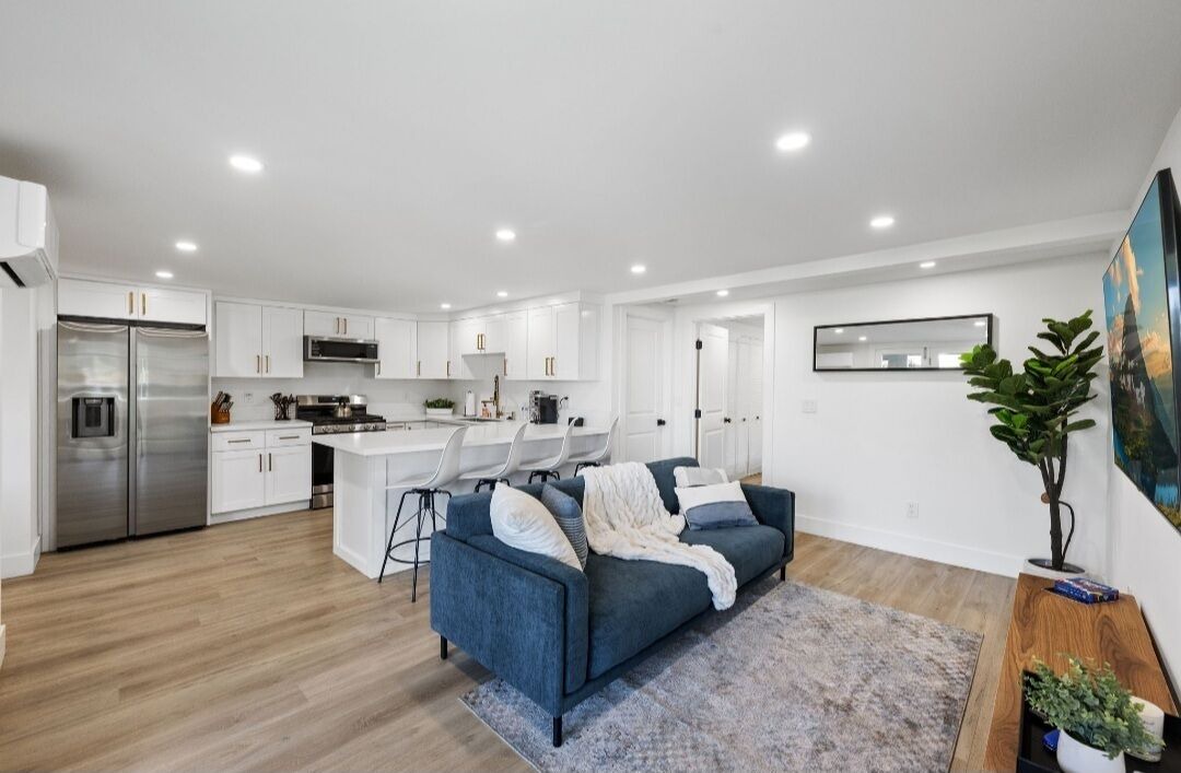 Avalon Apartment | Charming 2-bedroom apartment with Ocean Views!