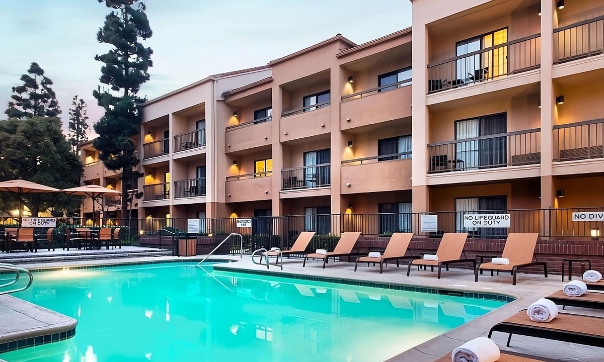 El Segundo Hotel | 2 Spacious Rooms Near Dignity Health Sports Park – Ideal for Sports Fans
