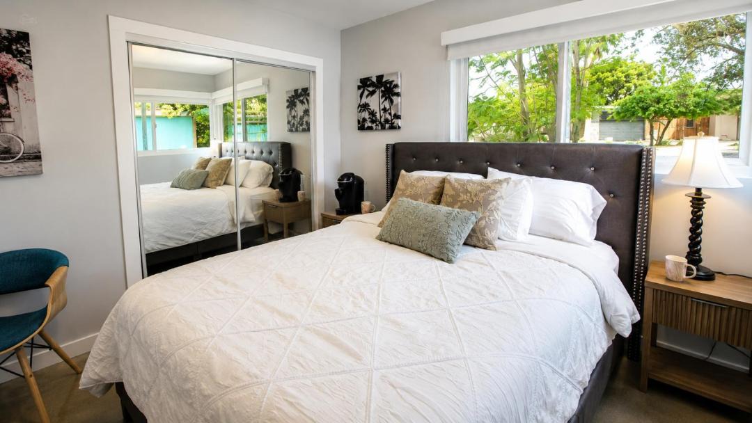Palm Desert House | El Paseo Honeymoon Hideway