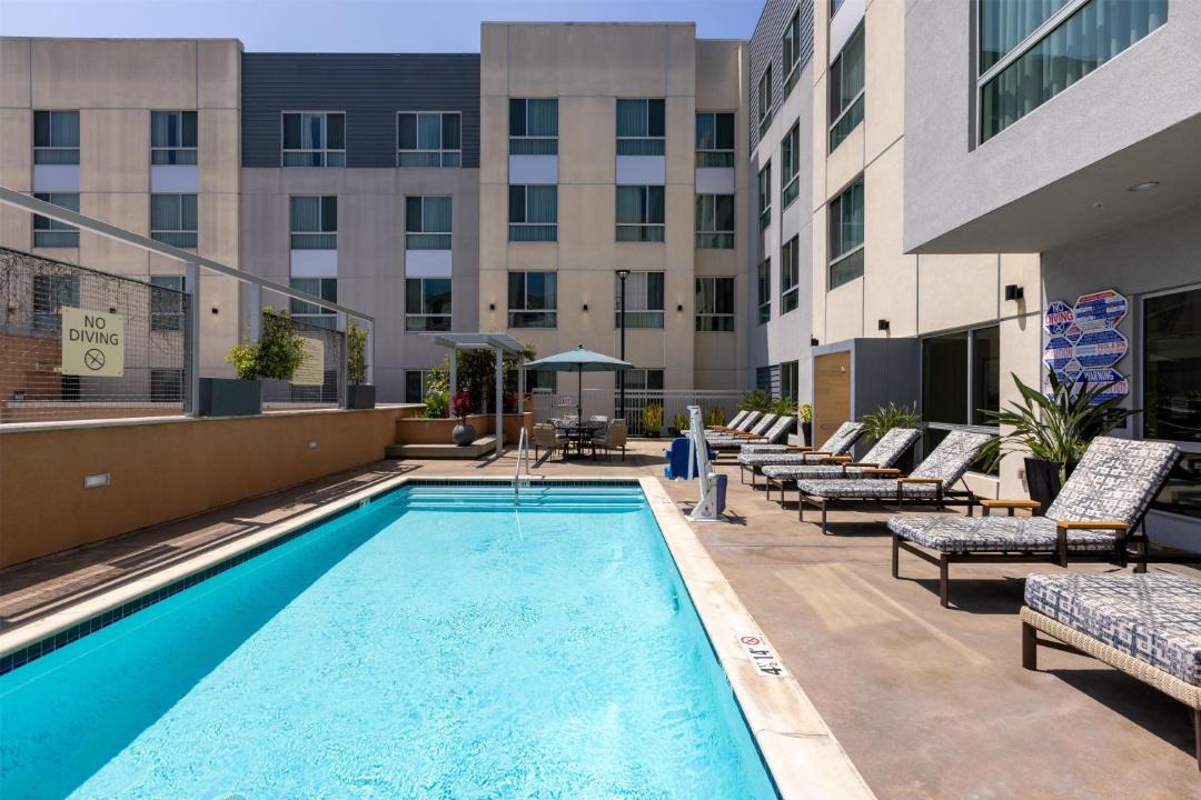 Pacific - Edison Hotel | Hampton Inn & Suites Los Angeles - Glendale