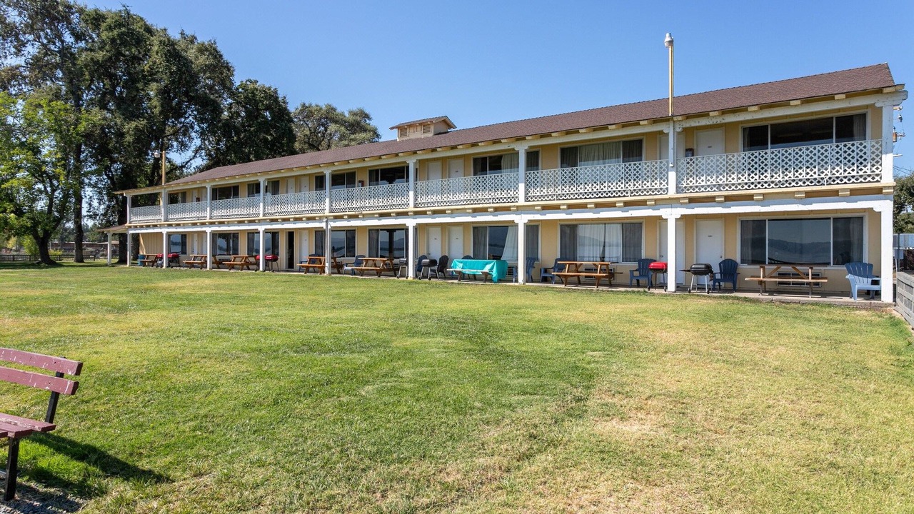 Photo of Buildings in Lakeport
