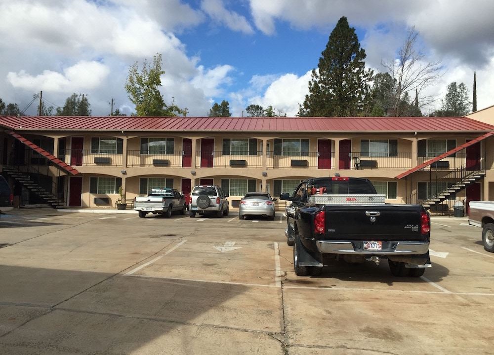 Photo of Buildings in Mariposa