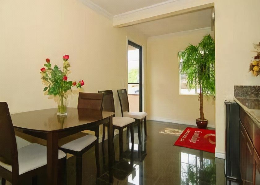 Photo of Livingroom in Circle Area