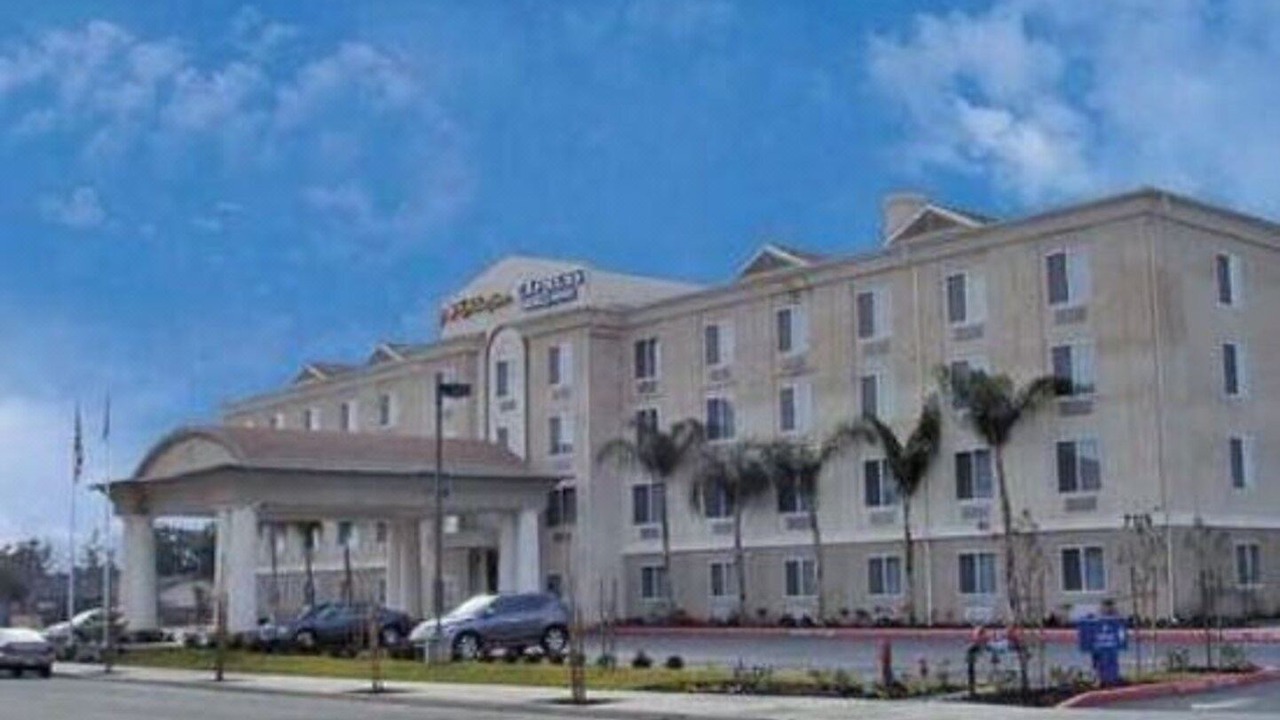 Photo of Buildings in Raisin