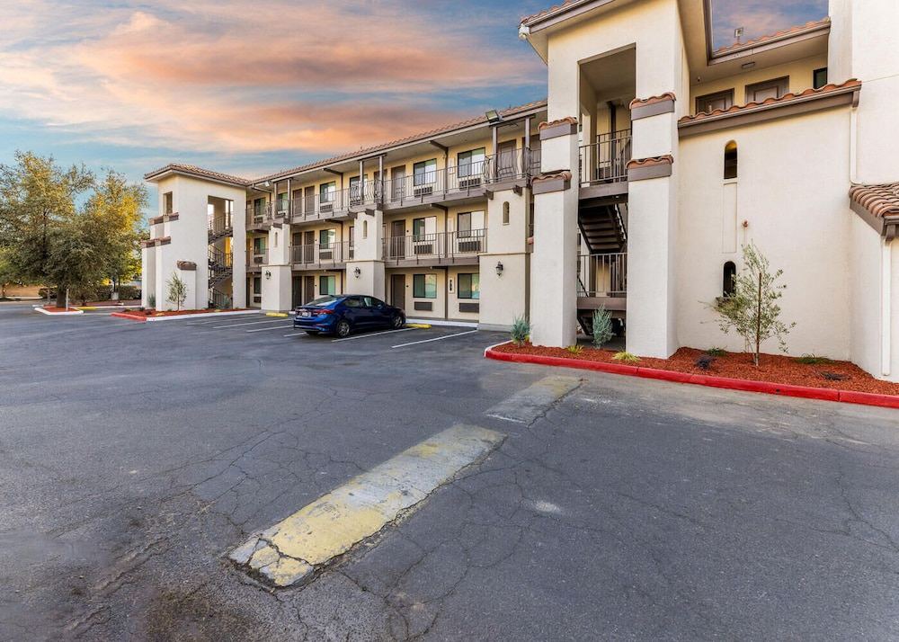 Photo of Buildings in Tulare