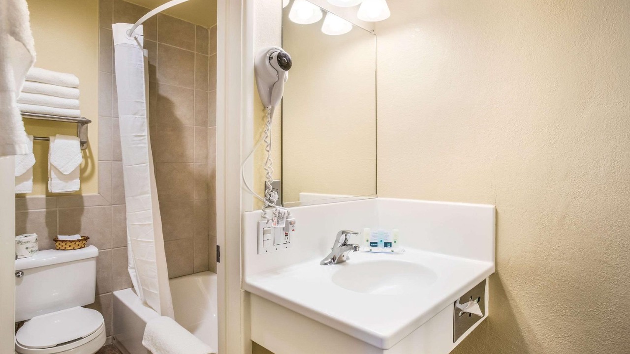 Photo of Bathroom in North State