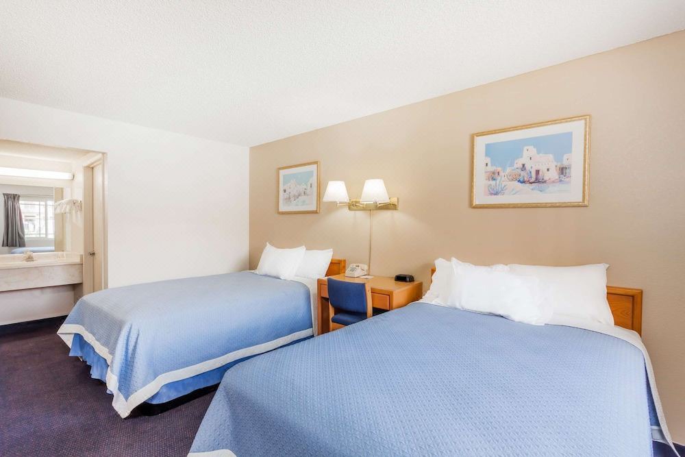 Photo of Bedroom in Barstow