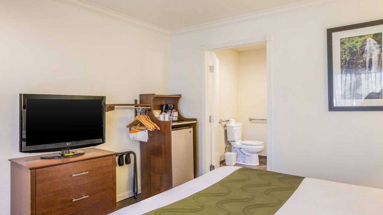 Photo of Bedroom in North State