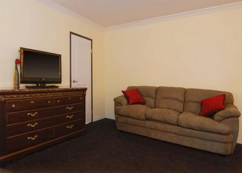 Photo of Livingroom in Circle Area