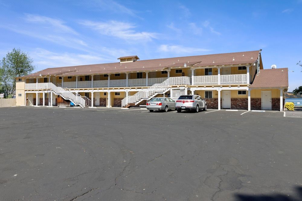 Photo of Buildings in Lakeport