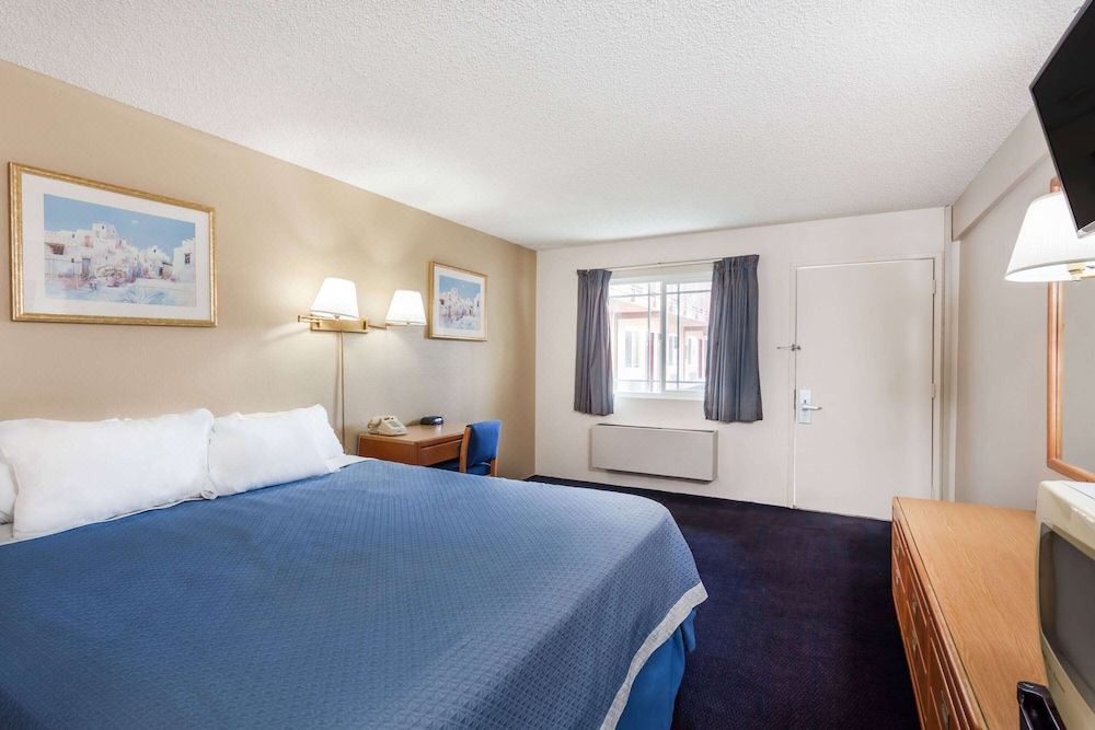 Photo of Bedroom in Barstow