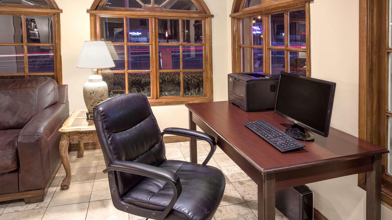 Photo of Livingroom in Downtown