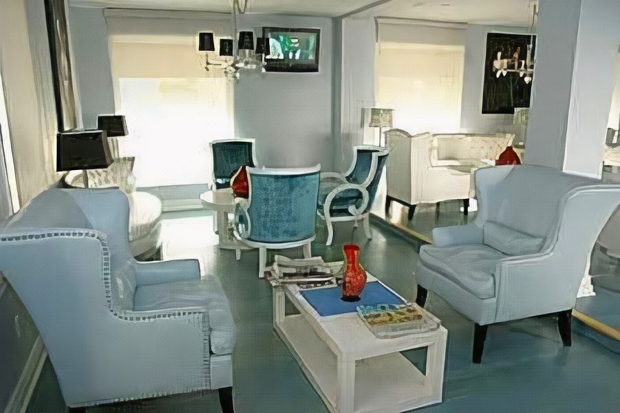 Photo of Livingroom in West Los Angeles