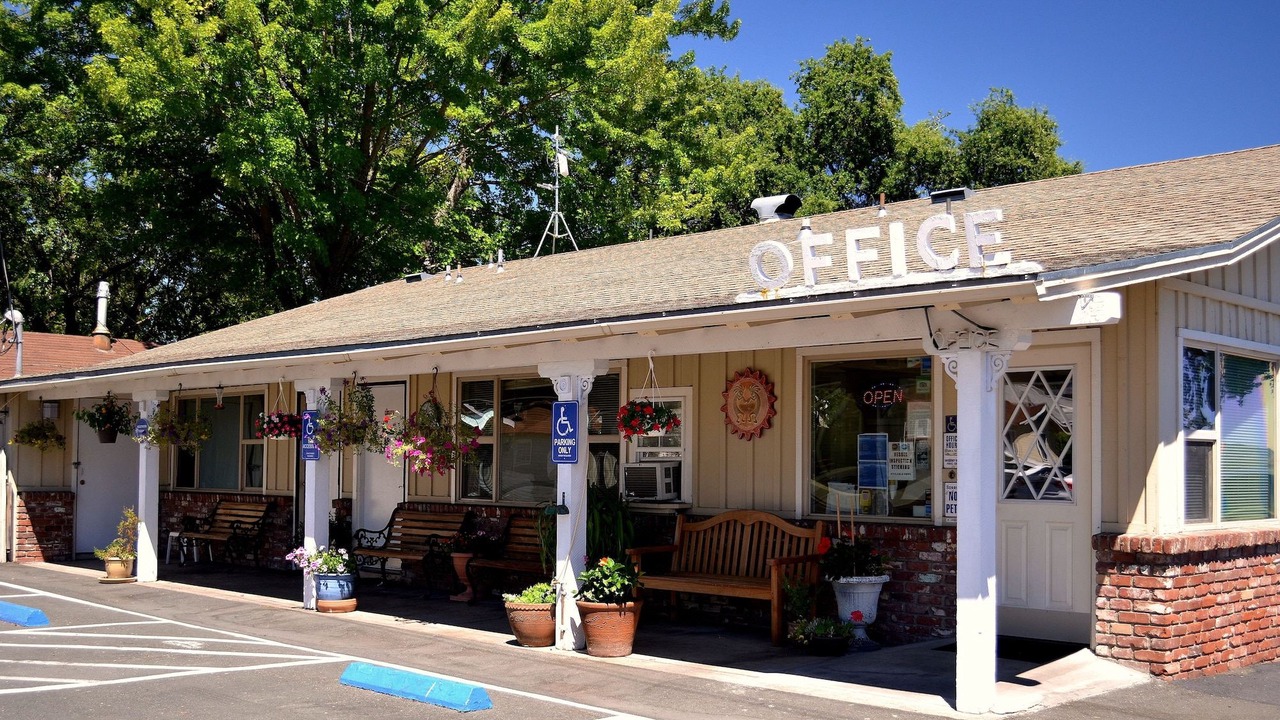 Photo of Buildings in Lakeport