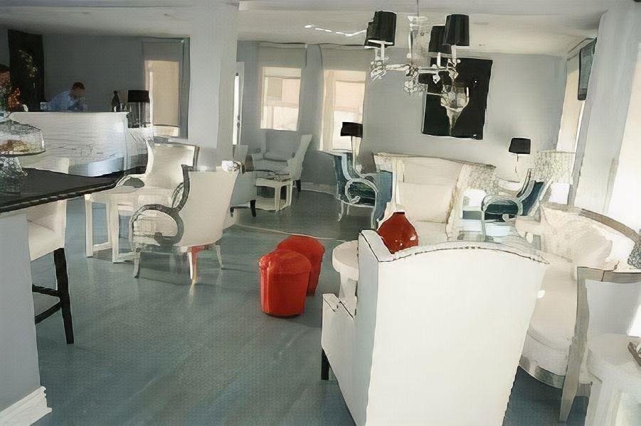 Photo of Livingroom in West Los Angeles