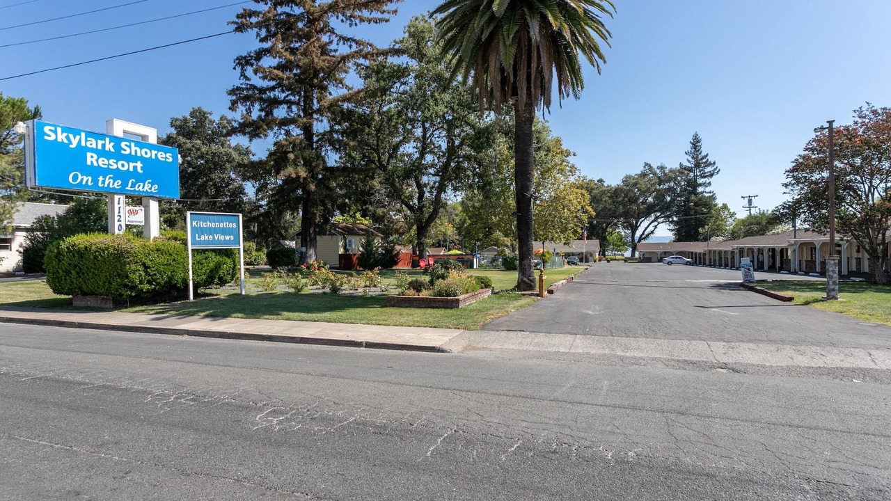 Photo of Buildings in Lakeport