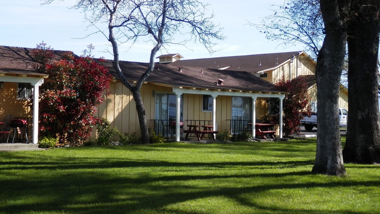 Photo of Buildings in Lakeport