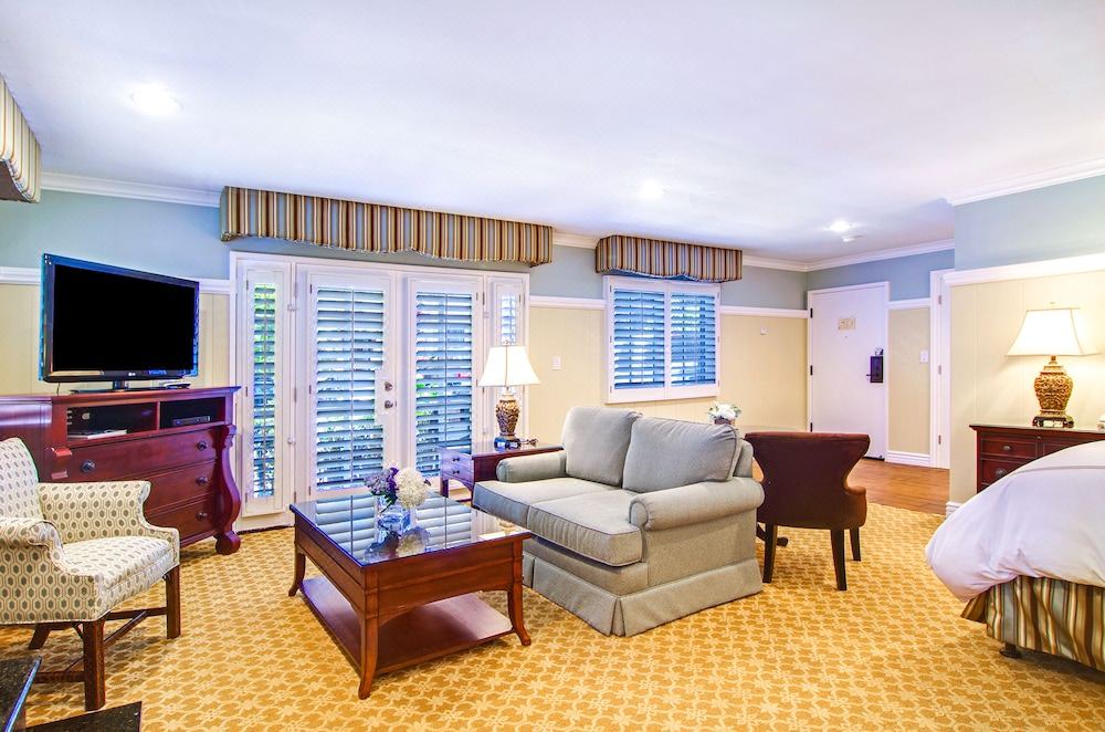 Photo of Livingroom in Golden Rectangle