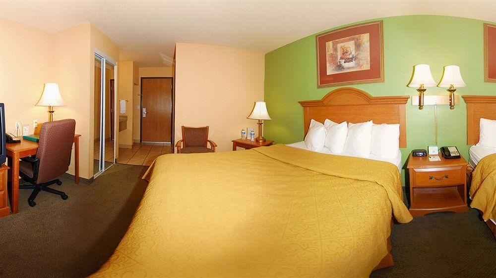 Photo of Bedroom in Hollywood Park