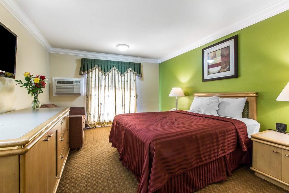 Photo of Bedroom in Canyon Lake