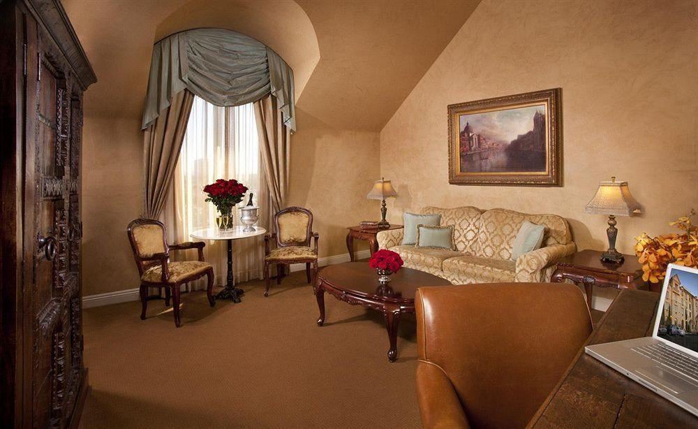 Photo of Livingroom in Hawthorne
