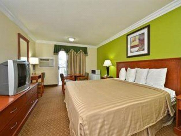 Photo of Bedroom in Canyon Lake