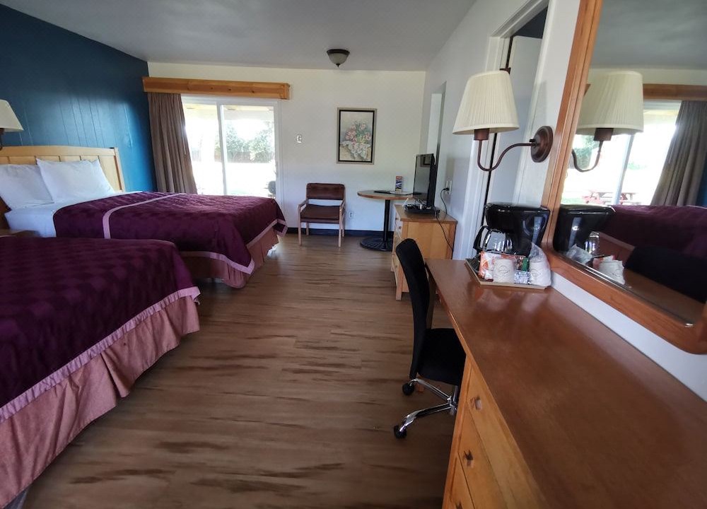 Photo of Livingroom in Lakeport