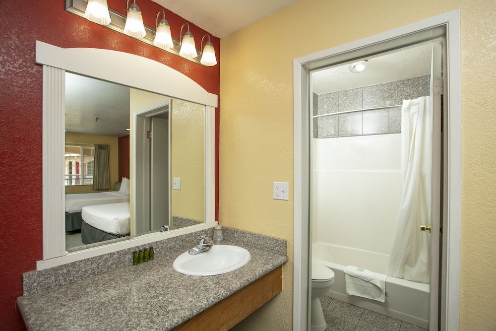 Photo of Bathroom in Mariposa