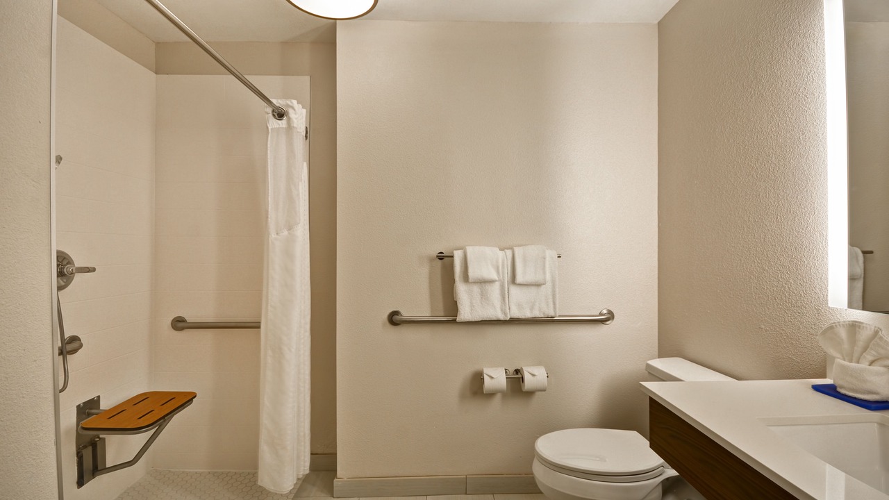 Photo of Bathroom in Raisin