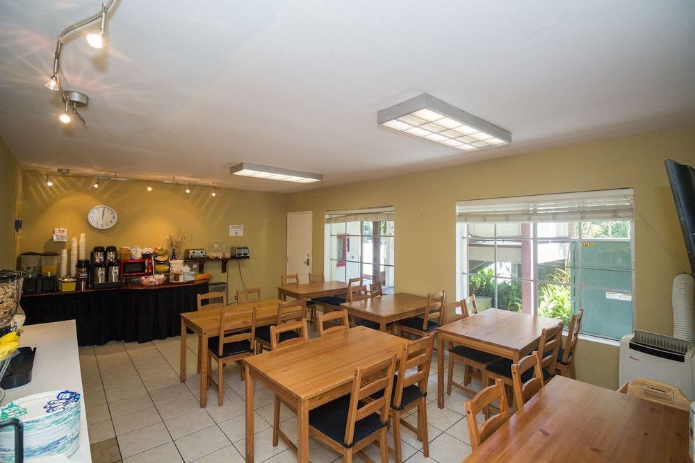 Photo of Livingroom in Cortez Hill