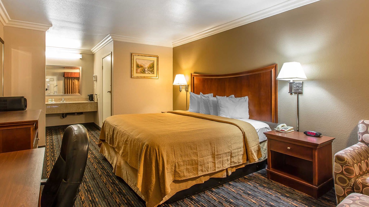 Photo of Bedroom in Lake Elsinore