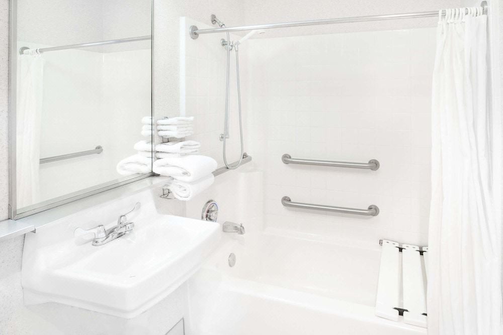 Photo of Bathroom in Willows