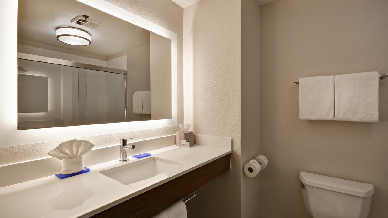 Photo of Bathroom in Raisin