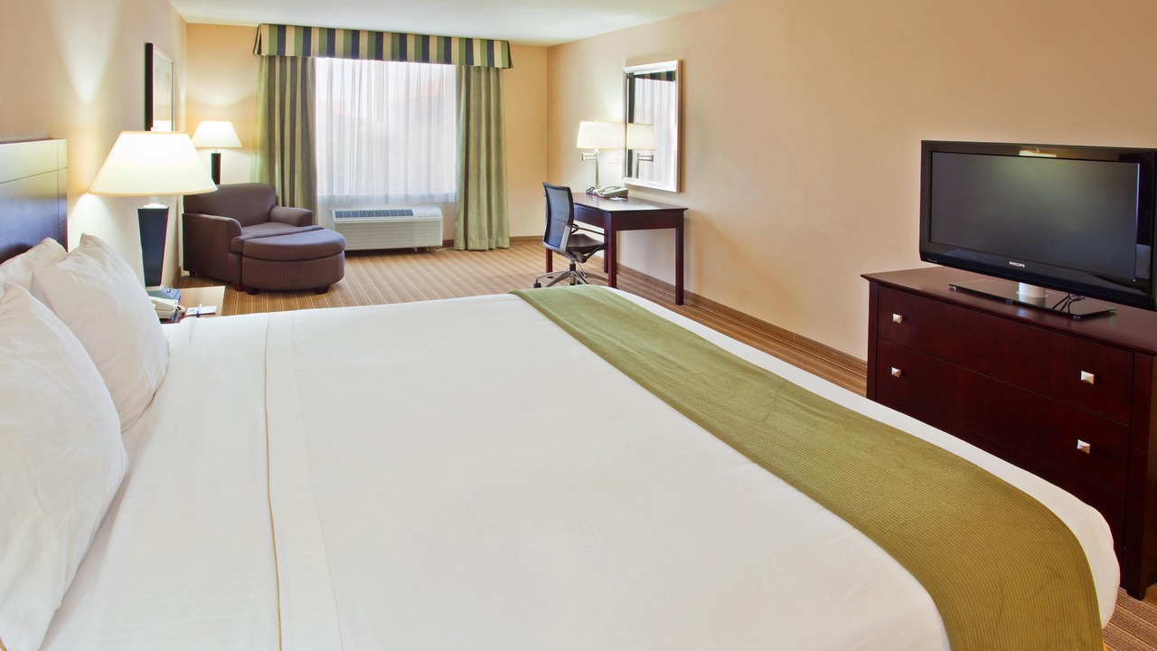 Photo of Bedroom in Raisin