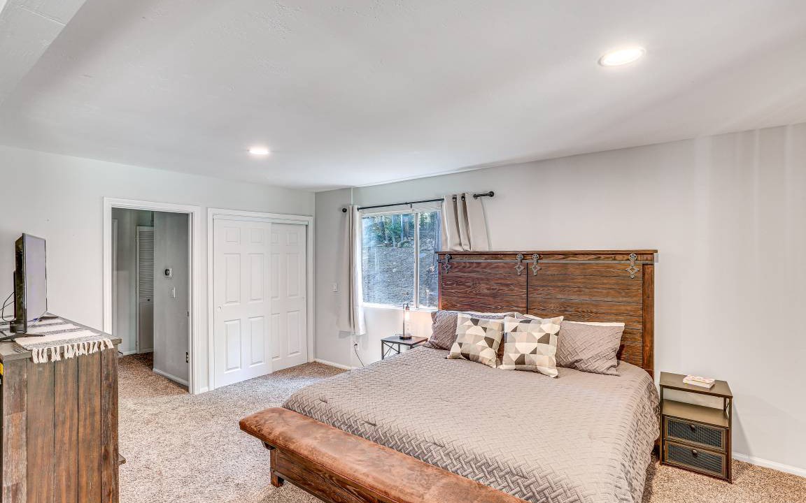 Photo of Bedroom in Crestline