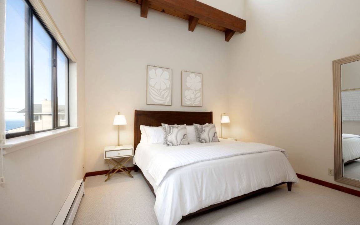 Photo of Bedroom in Moss Beach